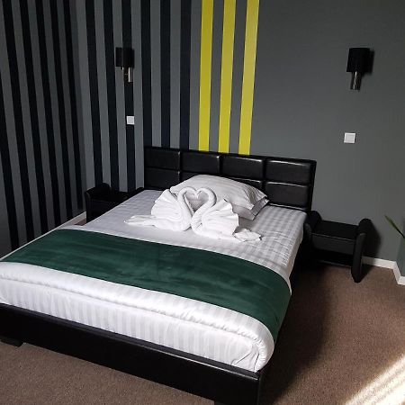 Resita Residence Sauna Apartment Экстерьер фото